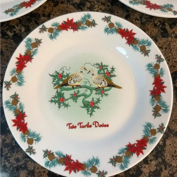 ❤️💚❤️ Festive Holiday Plates.  - White with Red and Green Accents - Picture 2 of 6